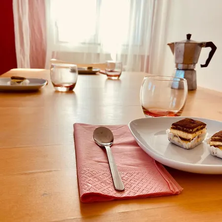Tiramisu, A Cozy 2-bdrm Apt 트레비소